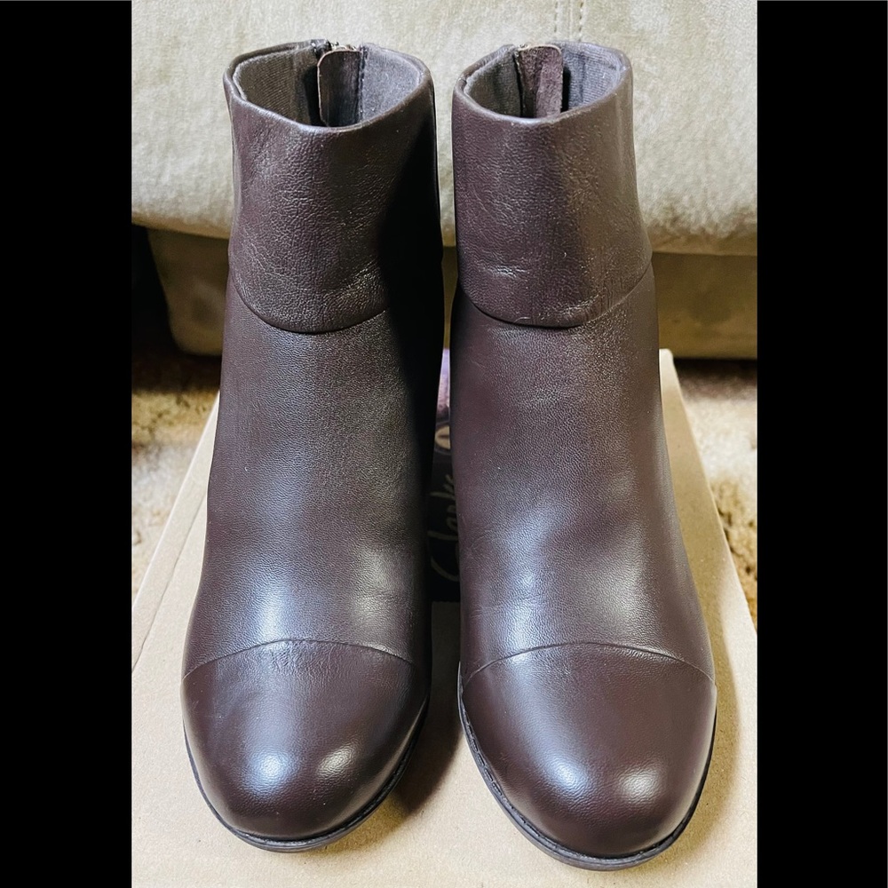 Clarks Enfield Tess Brown Leather Booties 🥾